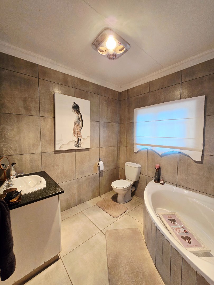 3 Bedroom Property for Sale in Flamwood North West